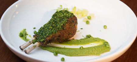 cordeiro grelhado pure de ervilha