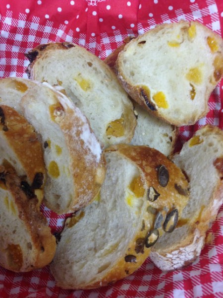 pão com damascos e sementes de abóbora