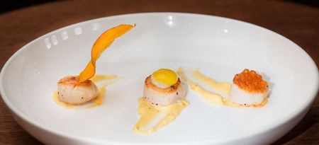 vieiras grelhadas maionese de laranja açafrao
