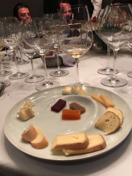 chef rouge assiette fromage