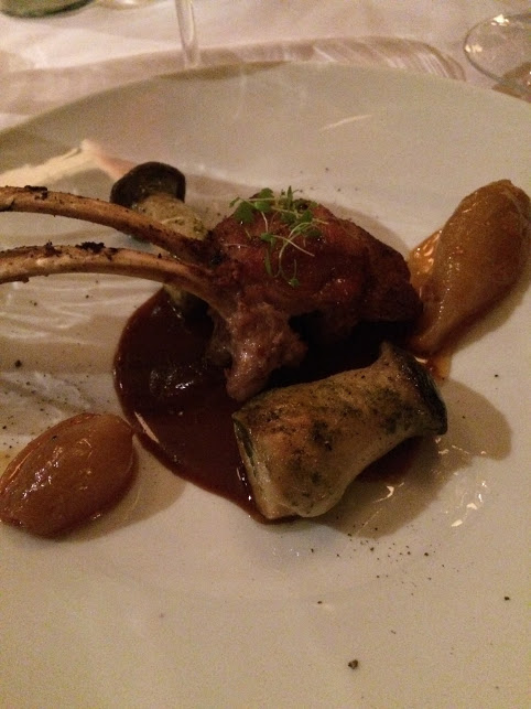 chef rouge costeletas vitelo e cepes