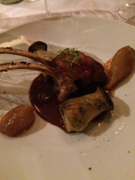 chef rouge costeletas vitelo e cepes