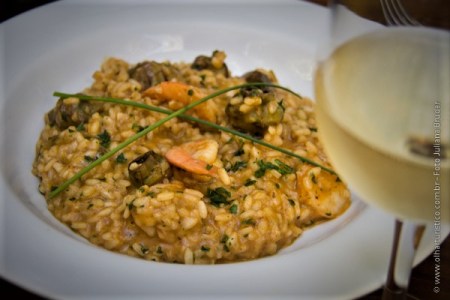 risoto de alcachofras e camarões
