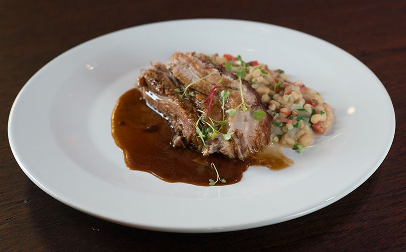 Barriga de porco com feijão manteiguinha de Santarém