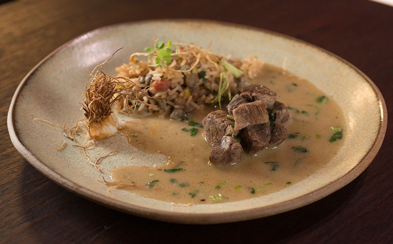 Carneiro ao leite de coco e baião de dois de feijão verde