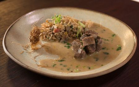 Carneiro ao leite de coco e baião de dois de feijão verde