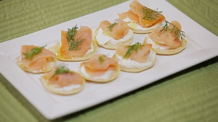 salmao defumado e blinis